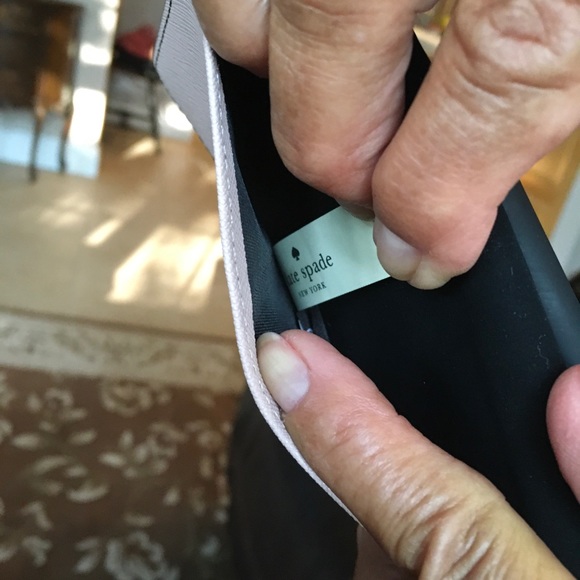 Kate Spade Wristlet case for iPhone 6/6S and slots for two credit cards - Picture 2 of 13